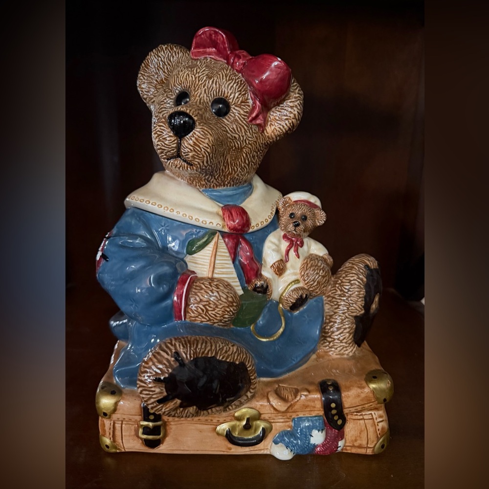 Vintage 1998 Boyd’s Bearware “Bailey Bear on Suitcase” Cookie Jar Ltd Edition
